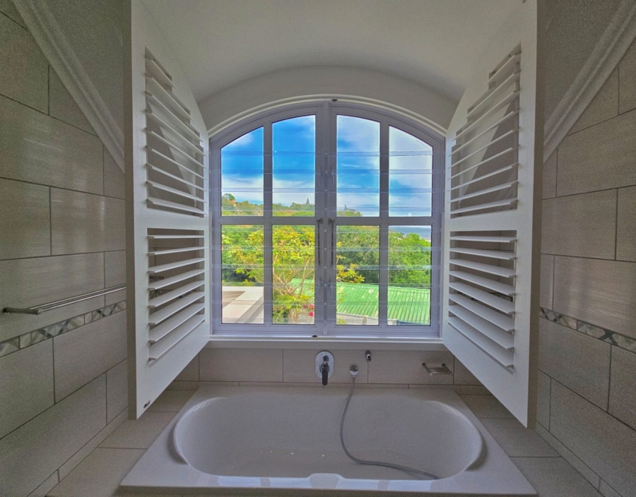 4 Bedroom Property for Sale in Sedgefield Central Western Cape